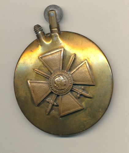 Frankreich Grabenarbeit - Medaille Croix de Guerre auf Feuerzeug montiert