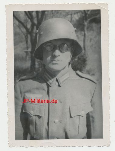 Portrait Foto Wehrmacht Soldat mit Stahlhelm WK1