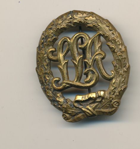 Sportabzeichen in Bronze frühe Version Hohlprägung in Prinzengrösse