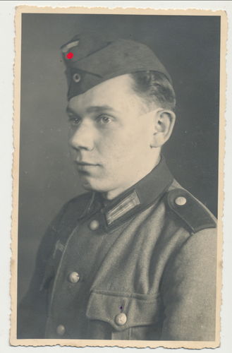 Pionier Wehrmacht Soldat mit Schiffchen Mütze Uniform Portrait Foto WK2