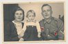 Famile Portrait Foto Wehrmacht Soldat mit Infanterie Sturmabzeichen WK2