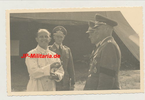 Kunstflieger Flieger Emil Kropf mit Luftwaffe Offizieren - Original Foto 1937