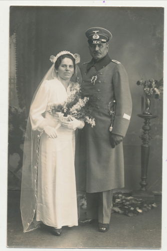 Hochzeit Portrait Foto Wehrmacht Uffz mit Degen Säbel Portepee Troddel um WK2 Original Portrait Foto