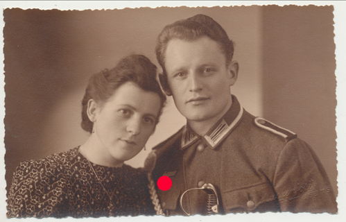 Unteroffizier deutsche Wehrmacht mit Frau und Degen Säbel - Original Portrait Foto WK2