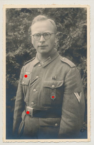 Portrait Foto Wehrmacht Soldat mit HJ Hitlerjugend Leistungsabzeichen Ordensband Feldspange WK2