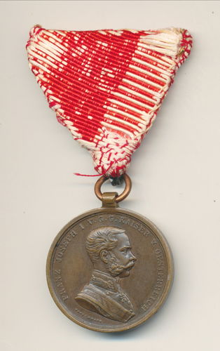 KuK Österreich Kaiser Franz Joseph Medaille " Der Tapferkeit " am Dreiecksband