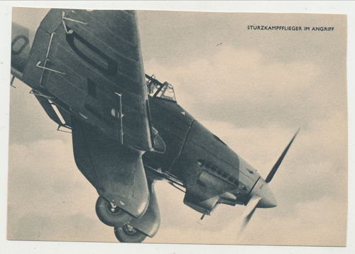 Postkarte WK2 aus Motiv " Die Wehrmacht " Stuka Sturzkampfbomber im Angriff WK2