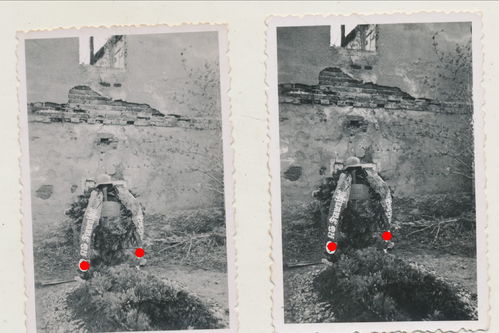 Deutsche Reichsgrenze 2 Original Foto Soldatengrab mit Stahlhelm und NS Frauenschaft Grabkranz WK2
