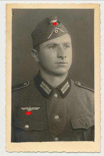 Infanterie Soldat deutsche Wehrmacht in Uniform Schiffchen Mütze Original Portrait Foto WK2