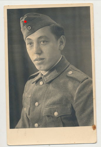 Portrait Foto Wehrmacht Soldat mit Mütze Schiffchen WK2