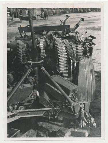 Presse Foto deutsche Wehrmacht Beute Kriegs Material Waffen Munition MG Gurt WK2