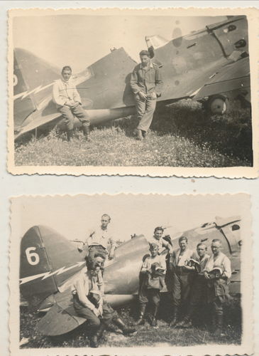 Alliertes Flugzeug Beute Leitwerk Kennung mit deutschen Wehrmacht Soldaten - 2 Original Foto WK2