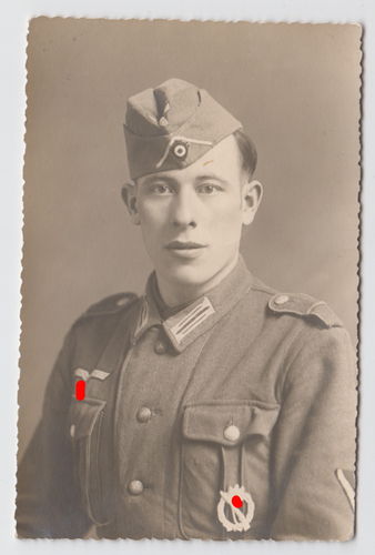 Wehrmacht Soldat mit Infanterie Sturmabzeichen Portrait Foto WK2