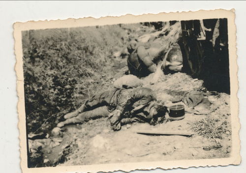 Schlachtfeld dt Wehrmacht Original Foto gefallener Soldat Tod Frankreich WK2
