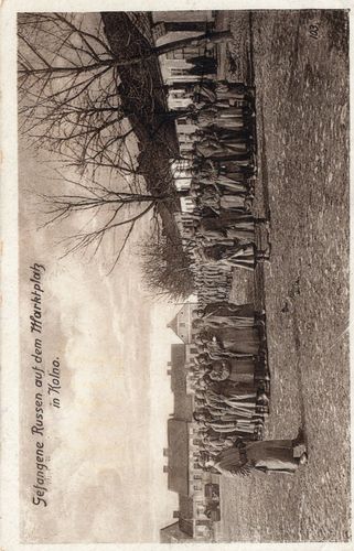 Gefangene Russen auf dem Marktplatz in Kolna - Original Postkarte WK1