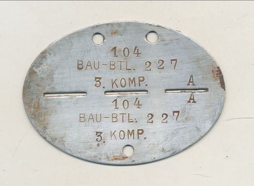 Erkennungsmarke Wehrmacht Bau Btl 227 aus RAD Einheiten ab 1940 zu Luftwaffen Bau Btl. 25 / XI.