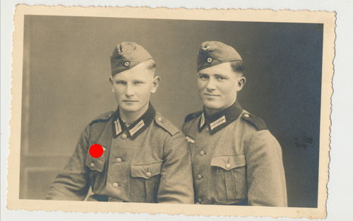 Deutsche Wehrmacht Soldaten Kameraden Uniform Schiffchen - Original Portrait Foto WK2