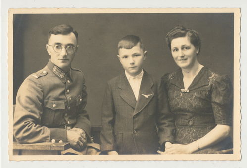 Deutsche Wehrmacht POLIZEI Familien Portrait Foto WK2 von 1942