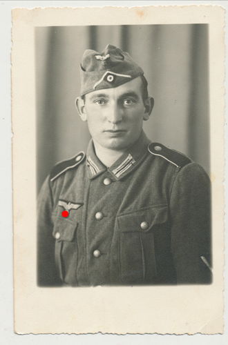 Deutsche Wehrmacht Heer Soldat mit Heeres Schiffchen - Original Portrait Foto WK2