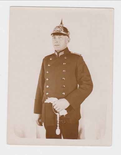 Polizei Gendarmerie Offizier mit Pickelhaube Degen Säbel - Original Portrait Foto um den WK1