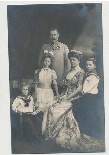 KuK Österreich Portrait Foto Soldaten Familie mit grosser Ordenspange
