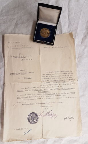 Goldene Dienstboten und Arbeiter Medaille München mit Urkunde München 1929