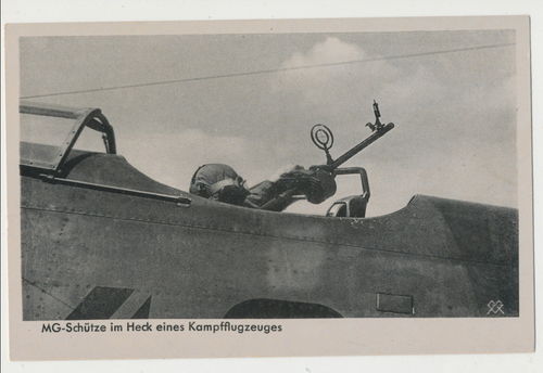 MG Schütze im Heck eines Kampfflugzeuges - Original Postkarte WK2