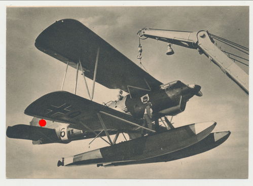 Luftwaffe Wasser Flugzeug Seeflugzeug am Kran - Original Postkarte 3. Reich