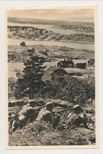 Deutsche Wehrmacht Unteroffizier im Kampf an der Küste - Original Postkarte WK2