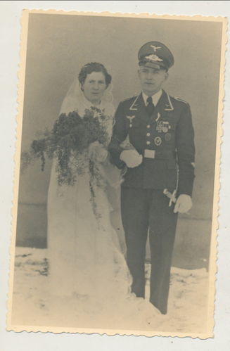 Hochzeits Foto Luftwaffe Uffz mit Orden Ordenspange Dolch Borddolch WK2