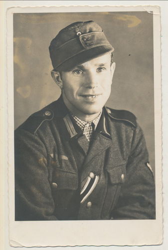 Wehrmacht Gebirgsjäger mit Ordensband KVK Ostmedaille - Original Portrait Foto WK2