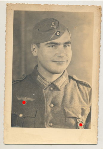 Wehrmacht Soldat mit Verwundetenabzeichen - Original Portrait Foto WK2