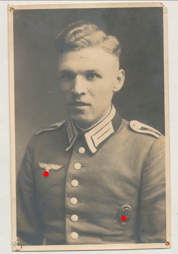 Wehrmacht Unteroffizier mit Sportabzeichen - Original Portrait Foto WK2