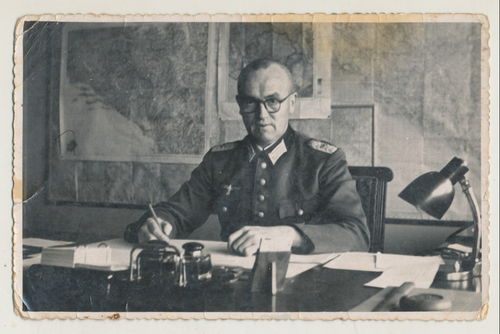 Wehrmacht Offizier am Schreibtisch - Original Portrait Foto WK2