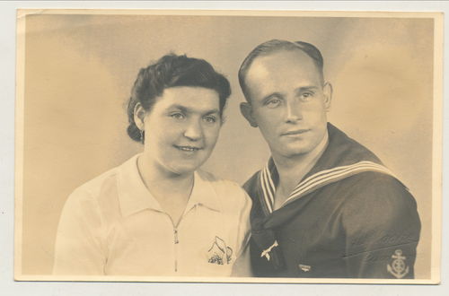 Kriegsmarine Portrait Foto 1940 mit Arm Abzeichen Tätigkeitsabzeichen WK2
