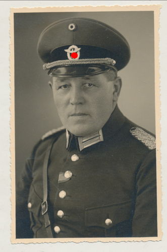 Wehrmacht Polizei Original Portrait Foto OFFIZIER mit Schirmmütze Ordensband 3. Reich