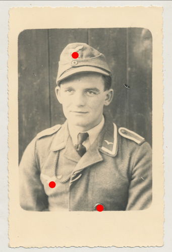 Luftwaffen Unteroffizier mit LW Feldmütze Verwundetenabzeichen - Original Portrait Foto WK2