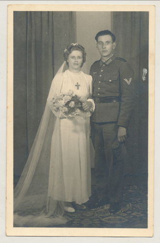 Hochzeit Portrait Foto Wehrmacht Soldat mit Braut WK2