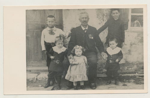 Familien Aufnahme mit Kindern & Grossvater Ordenspange 1870/71 Original Foto