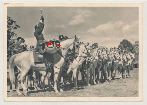 SS Kavallerie mit Totenkopf Tuch Trommel Trompeten - Original Postkarte 3. Reich von 1944