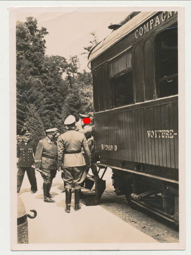 Compiegne Adolf Hitler vor dem Verhandlungswagen Frankreich 1940 - Original Postkarte