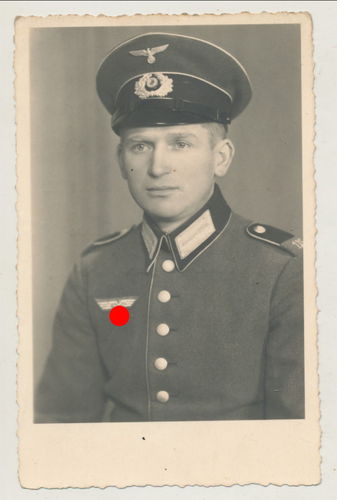 Wehrmacht Soldat mit Schulterklappen Aufschübe Infanterie Rgt 135 - Original Portrait Foto WK2