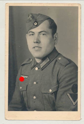 Wehrmacht Soldat mit Ärmel Tätigkeits Abzeichen - Original Portrait Foto WK2