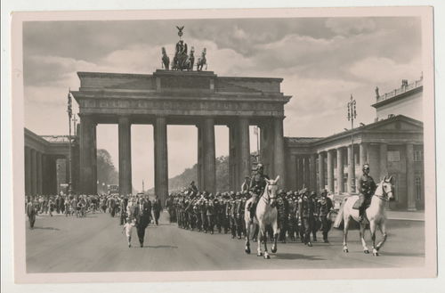 Berlin Einzug der Wache zum Brandenburger Tor Wehrmacht - Original Postkarte 3. Reich
