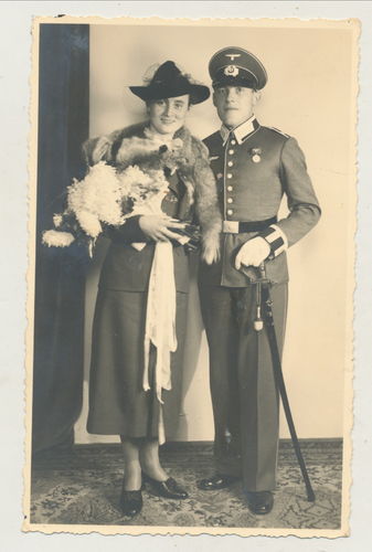 Wehrmacht Hochzeit Portrait Foto mit Degen & Einzel Ordenspange Dienstauszeichnung WK2