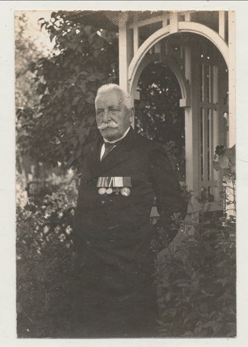 Portrait Foto Veteran mit Ordensspange Krieg 1866 / 1871