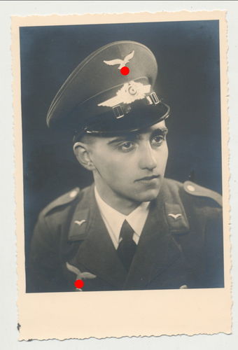 Deutsche Luftwaffe Soldat mit Schirmmütze Mannschaften - Original Portrait Foto WK2