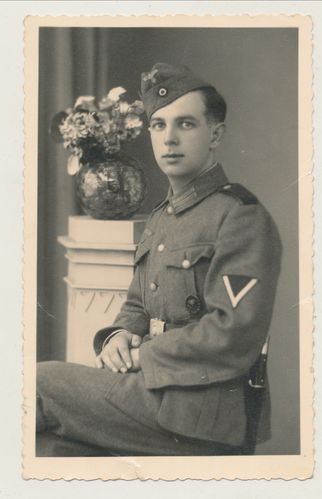 Wehrmacht Soldat Verwundetenabzeichen Bajonett Rangabzeichen - Original Portrait Foto WK2