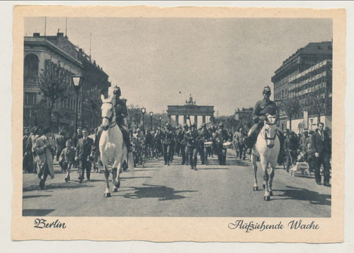 Aufziehende Wache Berlin - Original Postkarte 3. Reich