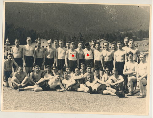Grosses Original Foto deutsche Wehrmacht mit Sporthemd WK2